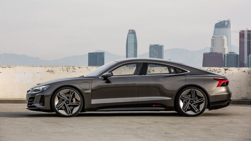 Illustration for article titled The 2020 Audi E-Tron GT Concept Is an Incredibly Handsome 590 HP Electric